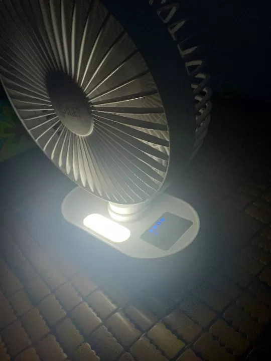 Quạt Sạc Comet CRF1406 - Quạt Tích Điện Có Đèn LED, Dùng 8 Giờ, Thiết Kế Nhỏ Gọn, Pin 1500mAh, Chất Lượng Cao, Tiện Dụng Mang Theo