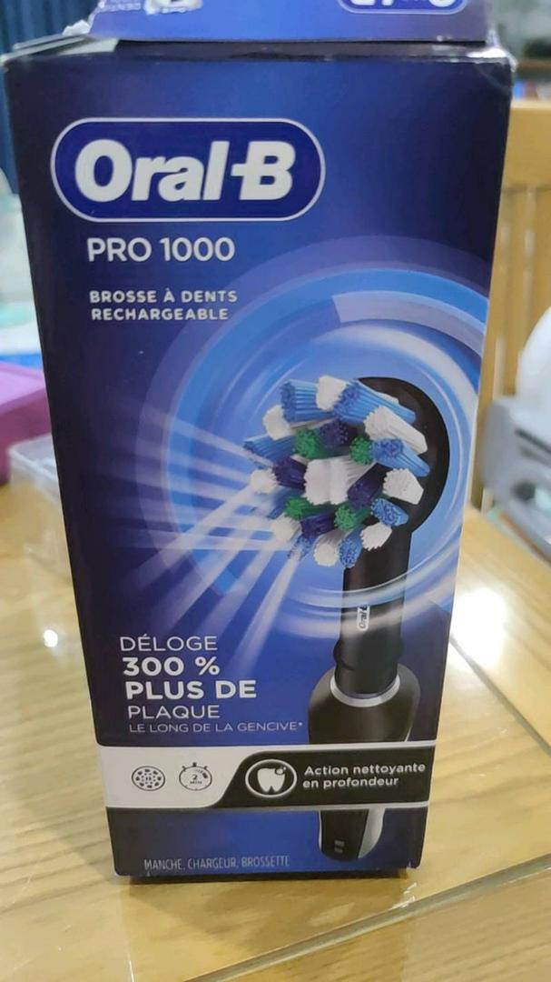 Bàn chải điện Oral B Pro 1000 - Công nghệ thông minh, làm sạch hiệu quả hơn 300% so với bàn chải thông thường - Sản phẩm chăm sóc răng miệng cao cấp