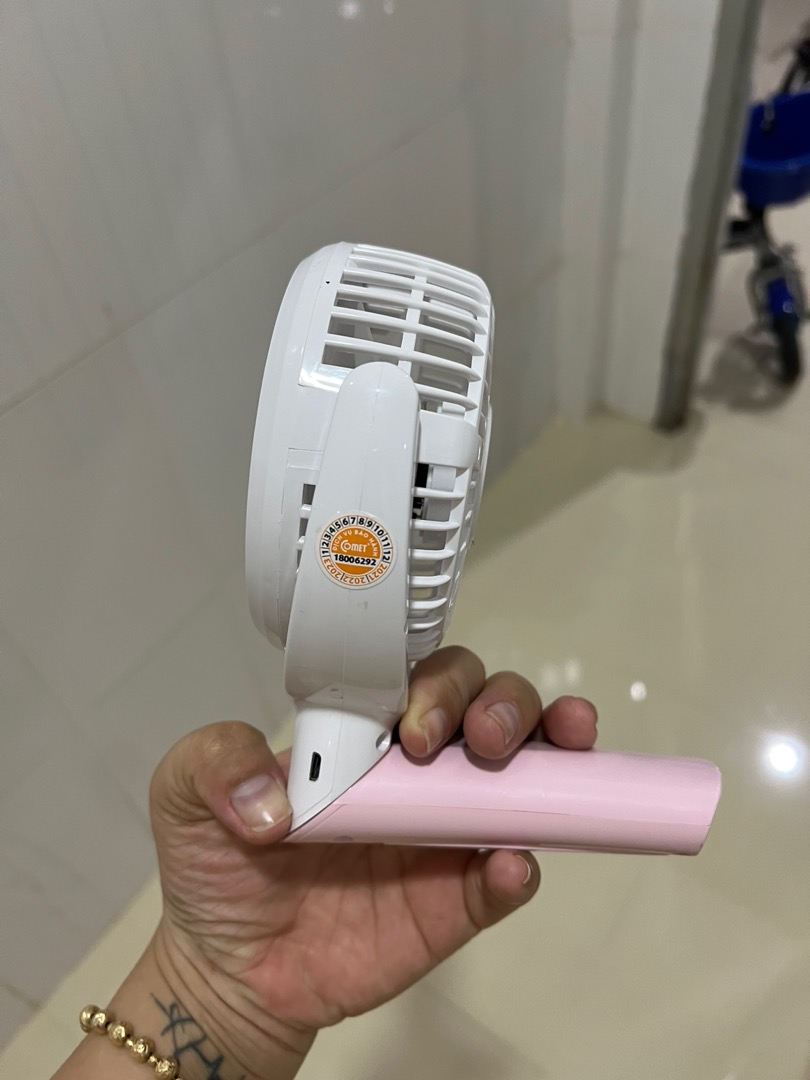 Quạt Sạc Tích Điện Mini Comet CRF0904 3W - Quạt Cầm Tay 3 Chế Độ Gió, Phù Hợp Mọi Không Gian, Lựa Chọn Hoàn Hảo Mùa Hè