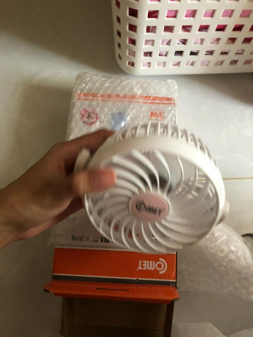 Quạt Sạc Tích Điện Mini Comet CRF0904 3W - Quạt Cầm Tay 3 Chế Độ Gió, Phù Hợp Mọi Không Gian, Lựa Chọn Hoàn Hảo Mùa Hè