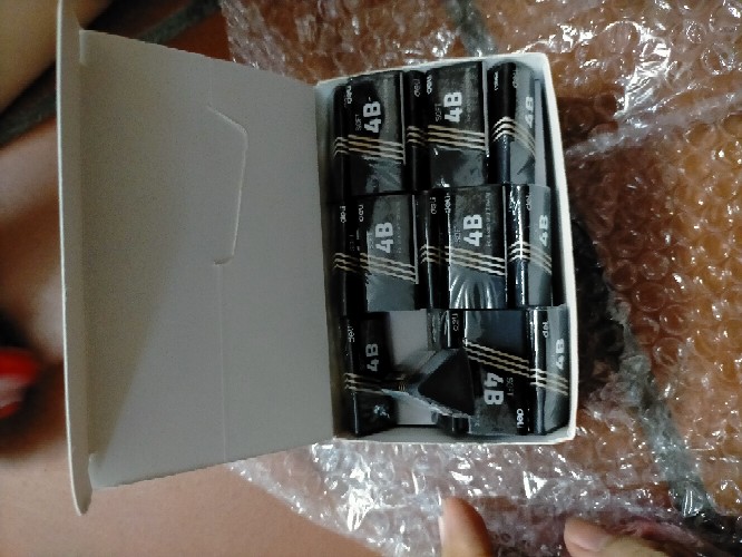 Tẩy 4B Deli EH01720 30 viên/hộp - Bút xóa mềm, tiện dụng cho học sinh và văn phòng, kích thước 40x19x19mm
