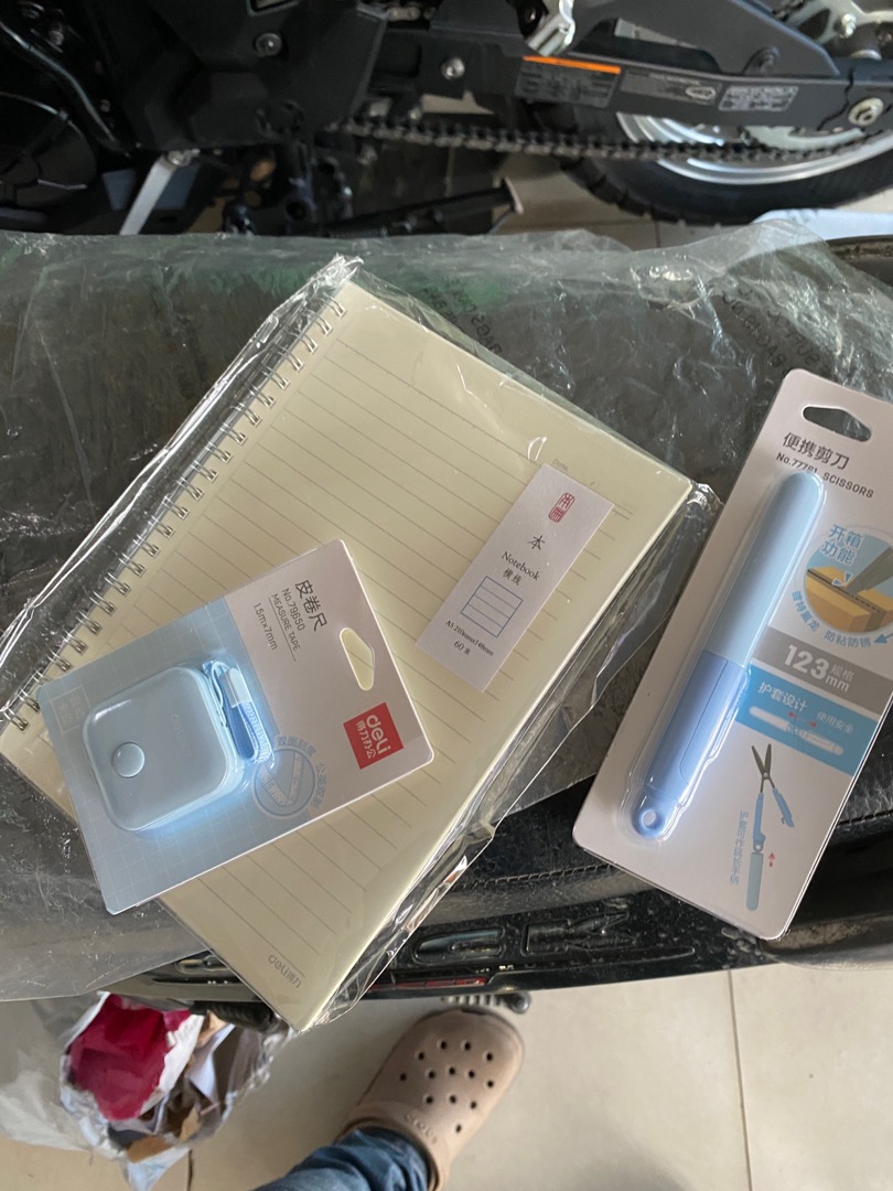 Sổ vở lò xo kép Deli khổ A5 LPA560 - Sổ tay chống lóa mắt, bìa nhựa PP đẹp, phù hợp cho học sinh và người đi làm
