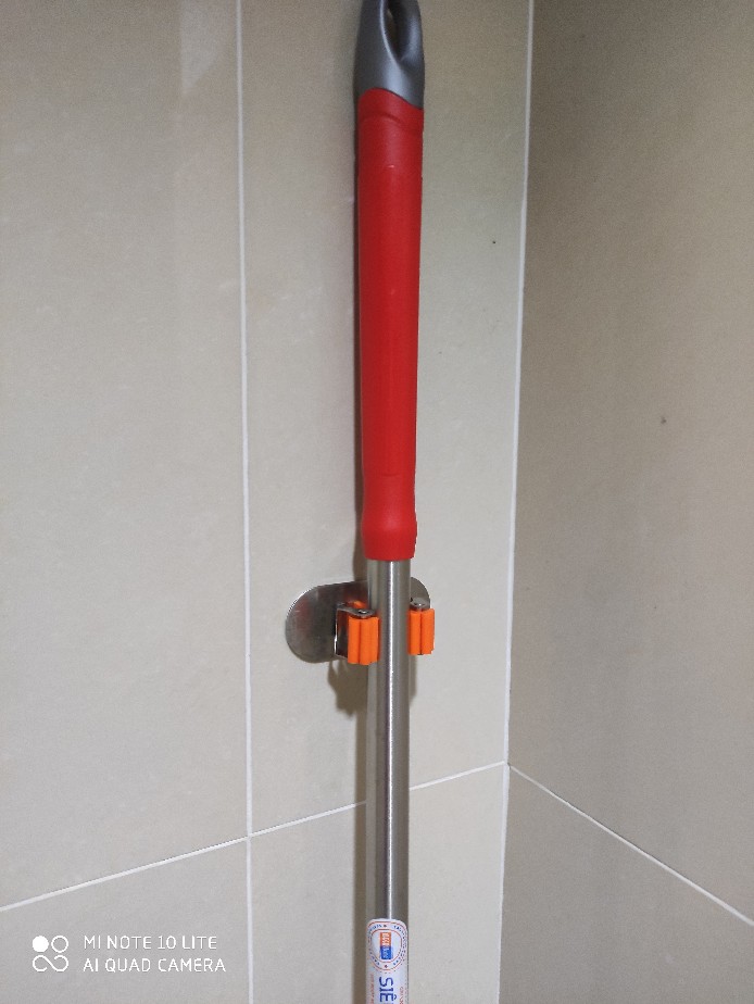 Giá Treo Cán Chổi Dán Tường Inox 304 Hobby C1TR - Giải Pháp Tiện Lợi Để Tổ Chức Dụng Cụ Vệ Sinh Trong Nhà