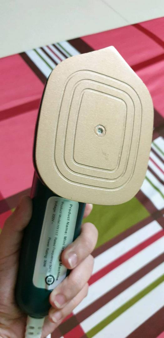 Bàn Là Hơi Nước Cầm Tay Mini Công Suất Lớn - Thiết Kế Nhỏ Gọn, Ủi Được Tất Cả Chất Liệu Vải Như Nhung, Lụa, Kaki