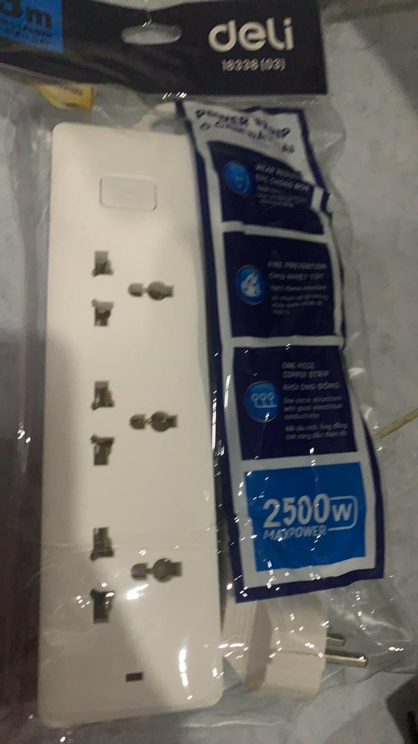 Ổ cắm điện 3m Deli E18338 - Ổ cắm đa năng chống cháy, chất lượng cao, tiện lợi cho gia đình và văn phòng