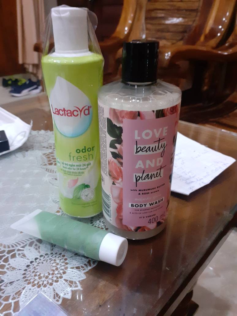 Dung dịch vệ sinh phụ nữ Lactacyd Odor Fresh 250ml - Tươi mát, nhẹ nhàng với chiết xuất lá trầu không và nước hoa hồng, bảo vệ vùng kín hiệu quả.