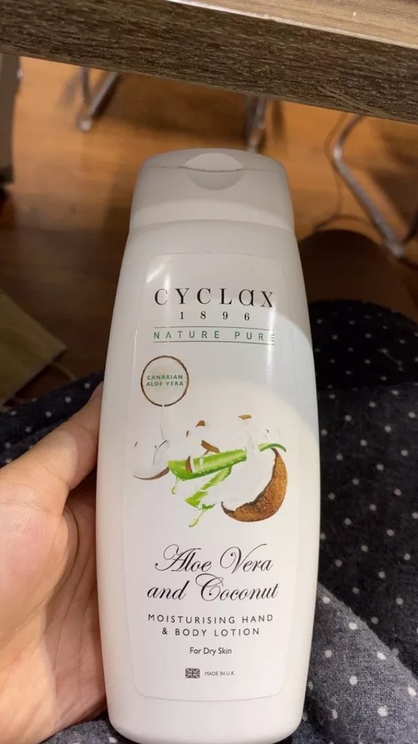 Lotion Dưỡng Ẩm Cyclax Aloe Vera & Dầu Dừa - Dưỡng Da Mềm Mại, Giảm Mụn Trứng Cá, Chăm Sóc Da Toàn Thân 250ml