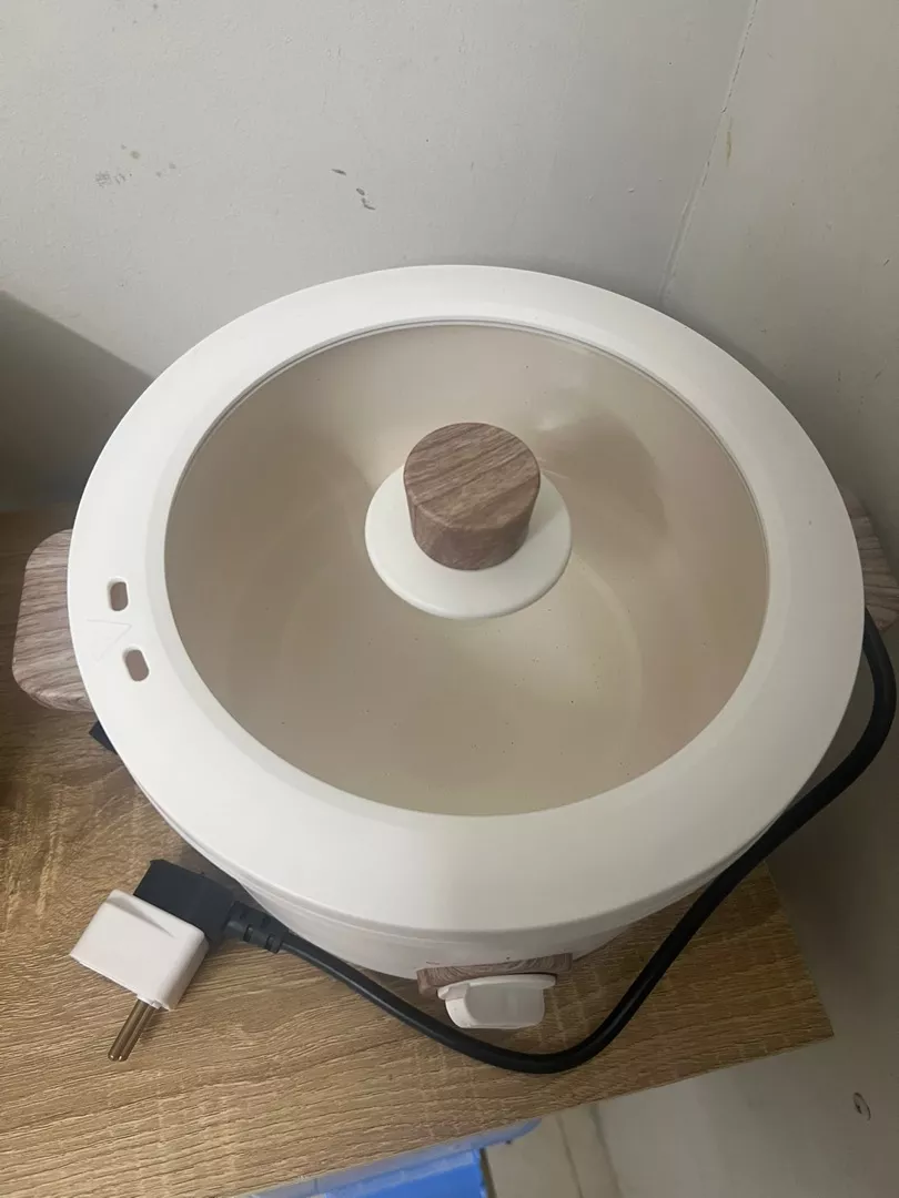 Nồi điện đa năng OENON 2.5L với khay hấp, chống dính, nhiều chức năng nấu như lẩu, hấp, chiên - Giải pháp hoàn hảo cho bữa ăn tiện lợi.