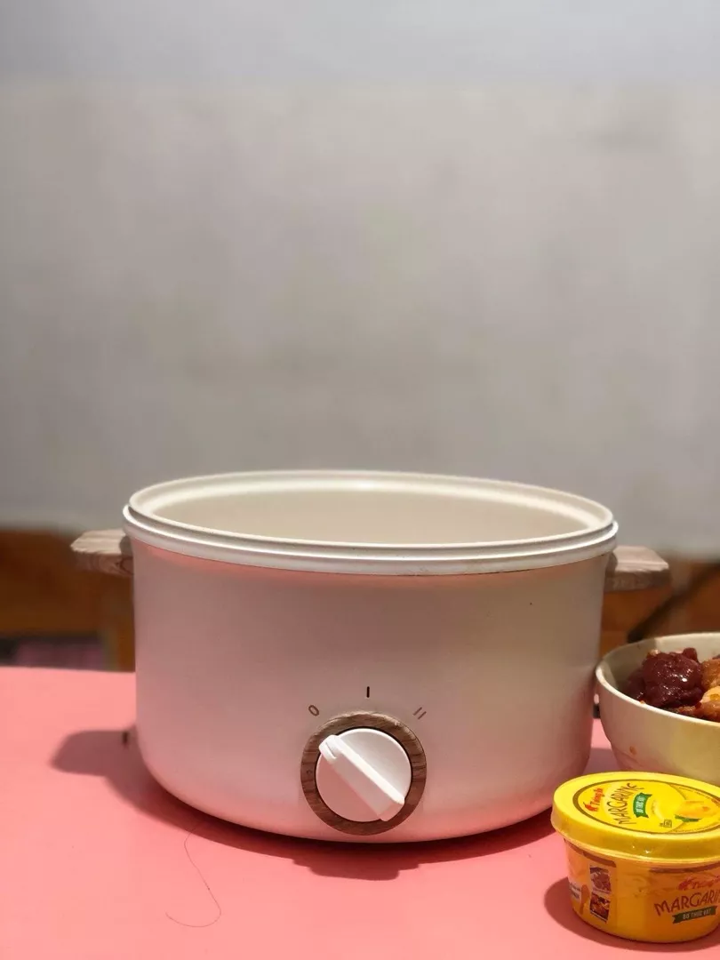 Nồi điện đa năng OENON 2.5L với khay hấp, chống dính, nhiều chức năng nấu như lẩu, hấp, chiên - Giải pháp hoàn hảo cho bữa ăn tiện lợi.