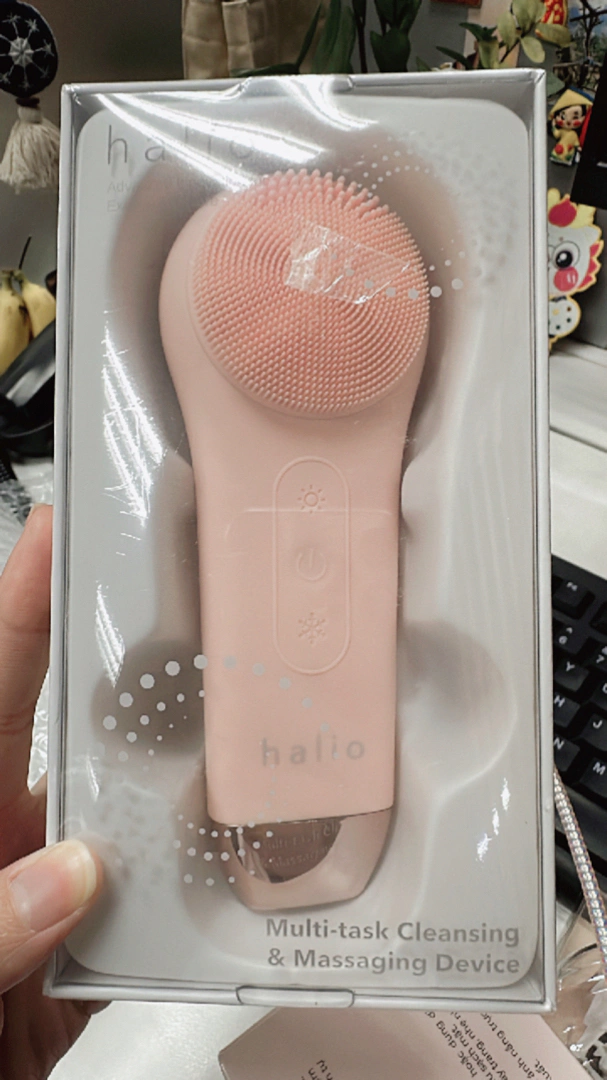 Máy rửa mặt massage Halio Multi-Task - Tích hợp ánh sáng đỏ-xanh và nhiệt, làm sạch sâu, hỗ trợ cải thiện mụn, se khít lỗ chân lông.