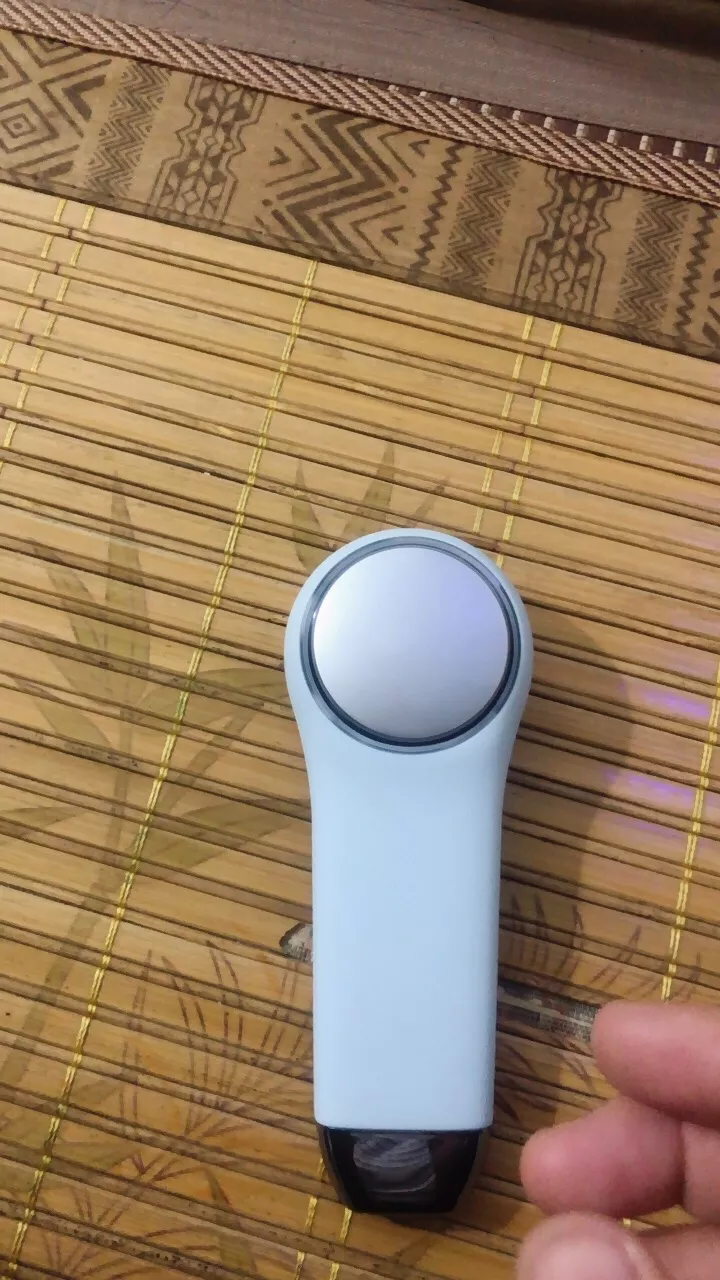 Máy rửa mặt massage Halio Multi-Task - Tích hợp ánh sáng đỏ-xanh và nhiệt, làm sạch sâu, hỗ trợ cải thiện mụn, se khít lỗ chân lông.