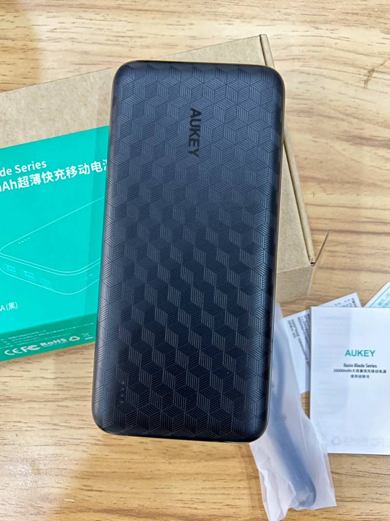 Pin sạc dự phòng Aukey 20000mAh PB-N93A - Sạc nhanh 18W, Gọn nhẹ, Dung lượng cao, Hỗ trợ nhiều thiết bị.