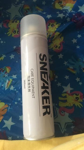 Xịt Tạo Bọt Vệ Sinh Giày Sneaker Premium 300ml - Sạch Bóng Như Mới, Công Thức An Toàn, Dễ Dàng Sử Dụng