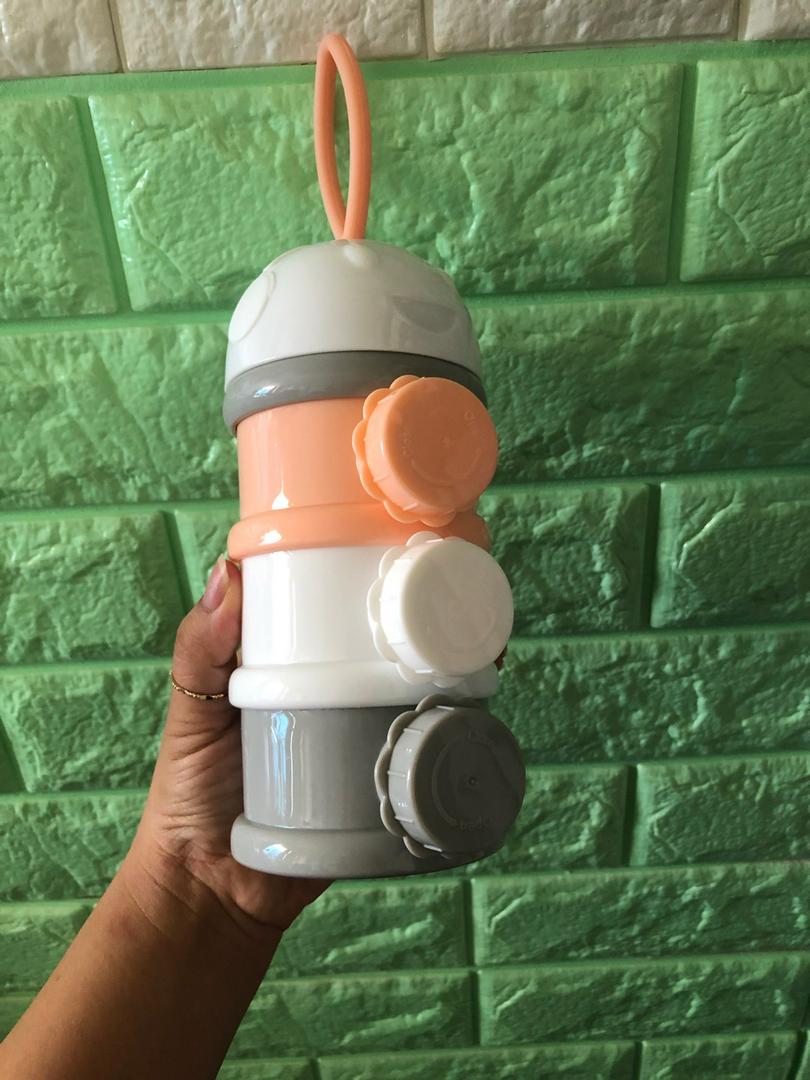 Hộp Chia Sữa 3 Ngăn Doux Bebe - Giải Pháp Tiện Lợi Cho Mẹ Và Bé, Chất Liệu Nhựa PP An Toàn Cho Sức Khỏe, Dễ Dàng Sử Dụng