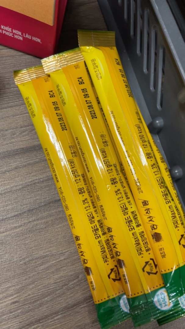 Cà Phê Hòa Tan Maxim Mocha Gold - Hương Vị Đậm Đà, Ngọt Dịu, Tiện Lợi Cho Gia Đình & Văn Phòng - Hộp 100 Gói X 12g