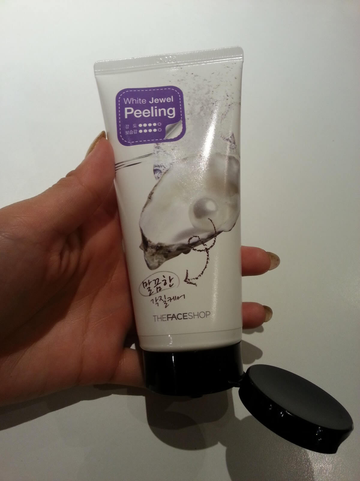 Tẩy da chết The Face Shop Ngọc Trai Smart Peeling - Làm Sáng Da Hiệu Quả, Tẩy Tế Bào Chết Cho Mặt Dạng Kem 120ml