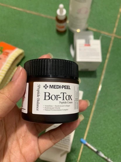 Kem Dưỡng Căng Bóng Da Medi-Peel Bor-Tox Peptide Cream 50gr - Dưỡng ẩm, trẻ hóa, giảm nếp nhăn, làm mềm mịn da, sản phẩm Hàn Quốc.