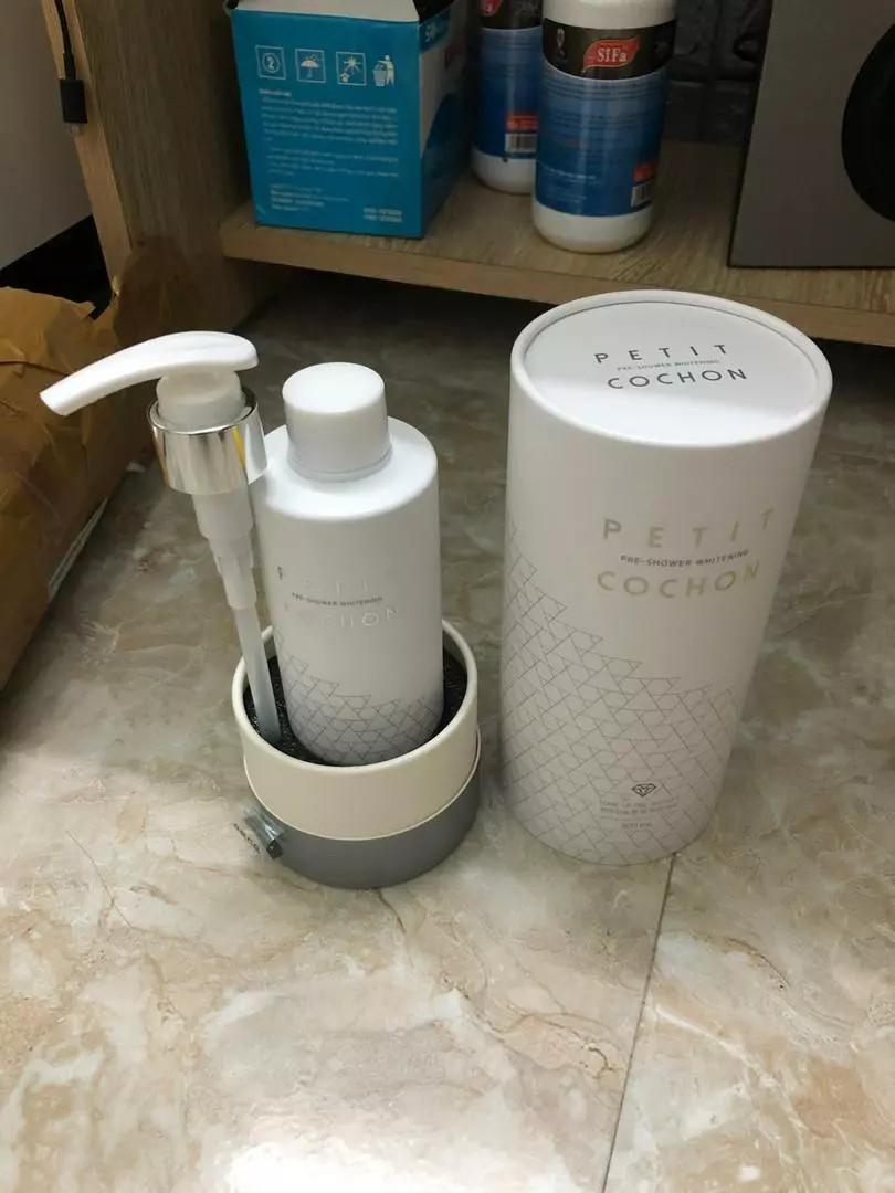 Sữa Tắm Ủ Trắng Da Petit Cochon Hương Nước Hoa Hàn Quốc 300ml