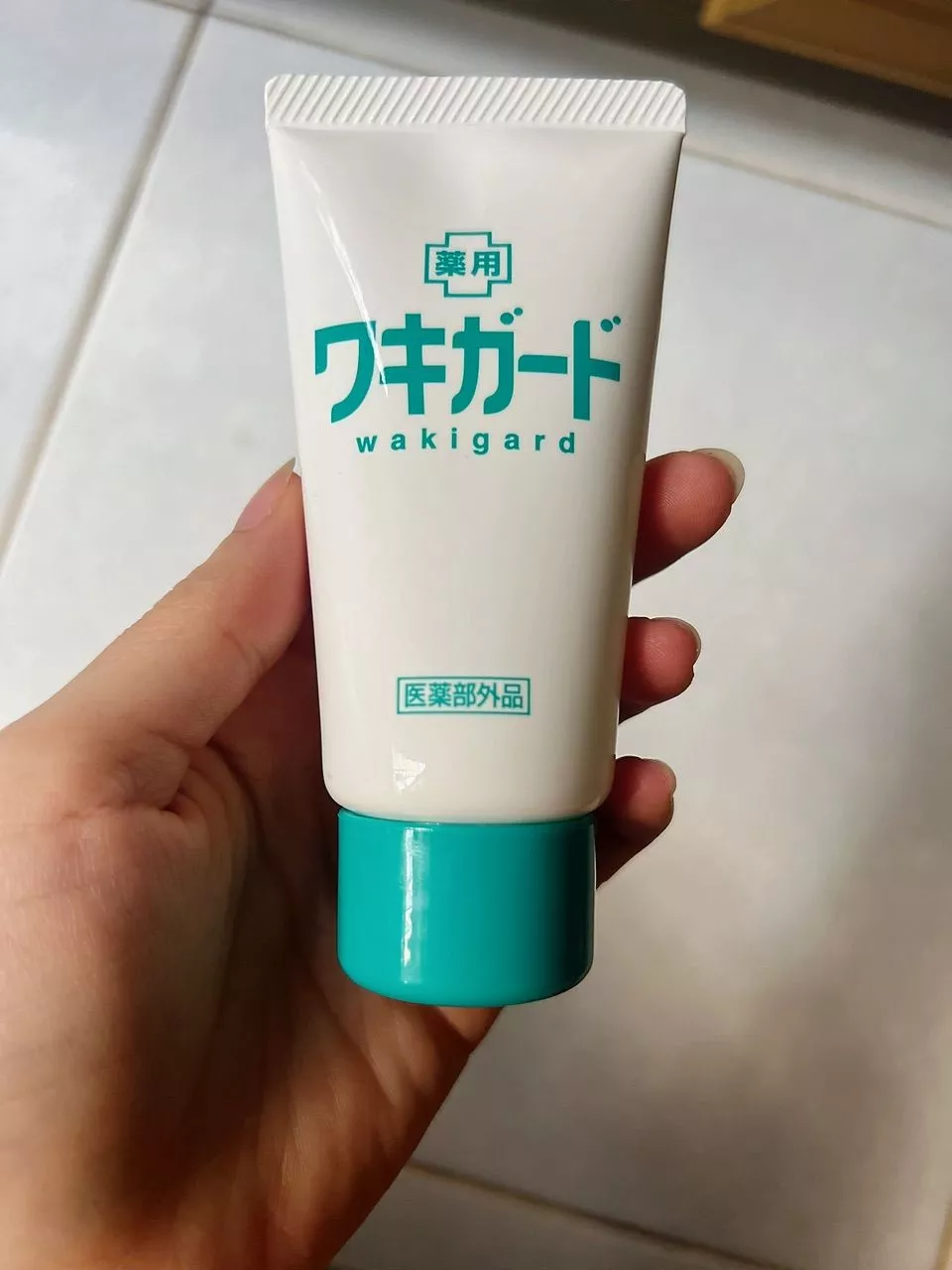 Lăn Khử Mùi Kobayashi Nhật Bản Dạng Gel - Ngăn Mùi Hiệu Quả, Se Khít Lỗ Chân Lông, Duy Trì Hương Thơm Lâu Dài