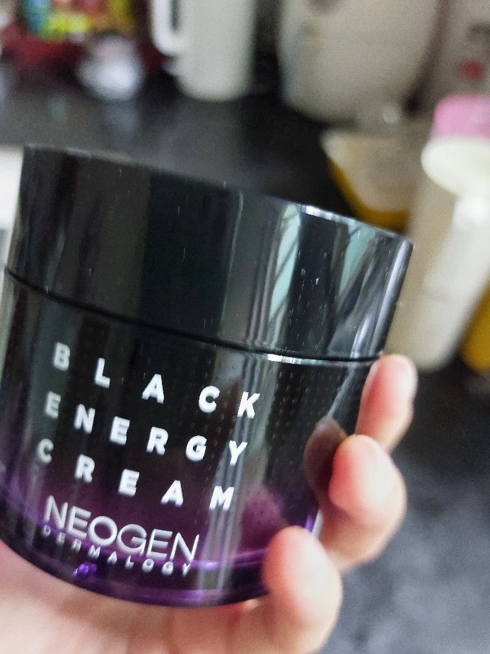 Kem Dưỡng Ẩm Neogen Black Energy Cream 80ml - Cung Cấp Nước Sâu, Ngăn Bong Tróc, Duy Trì Độ Ẩm, Dành Cho Da Khô Nứt Nẻ