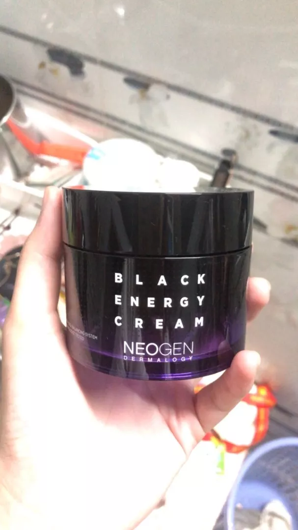 Kem Dưỡng Ẩm Neogen Black Energy Cream 80ml - Cung Cấp Nước Sâu, Ngăn Bong Tróc, Duy Trì Độ Ẩm, Dành Cho Da Khô Nứt Nẻ