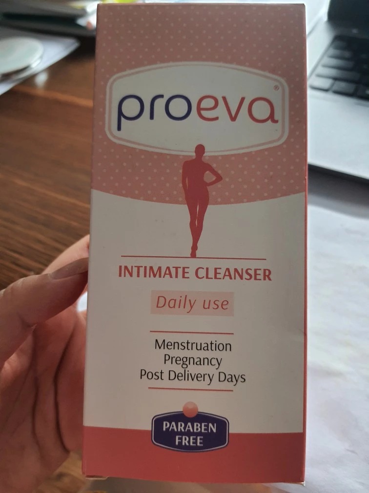 Dung dịch vệ sinh phụ nữ Proeva Intimate Cleanser 125ml - Sạch sẽ, cân bằng pH và ngăn viêm nhiễm, chiết xuất tự nhiên
