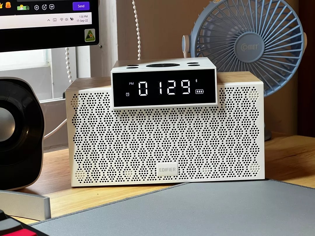 Loa Bluetooth Edifier MP260 tích hợp đồng hồ báo thức - Thiết kế hiện đại, âm thanh sống động, kết nối Bluetooth 5.0 dễ dàng