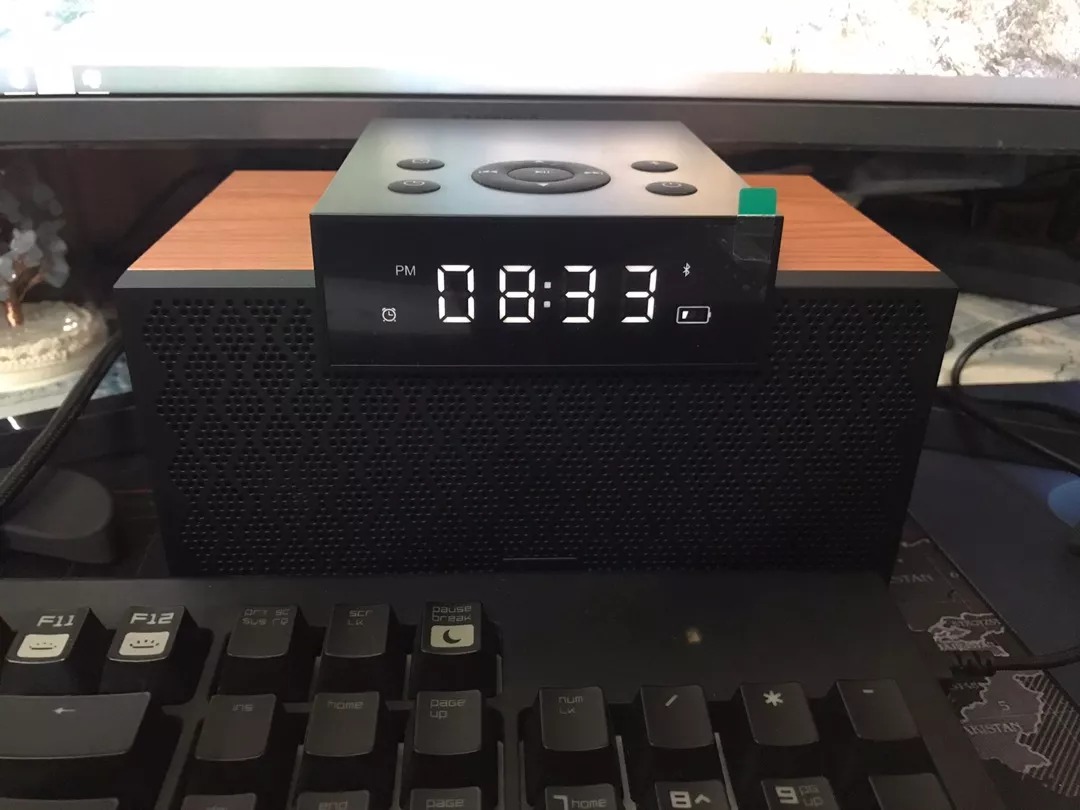 Loa Bluetooth Edifier MP260 tích hợp đồng hồ báo thức - Thiết kế hiện đại, âm thanh sống động, kết nối Bluetooth 5.0 dễ dàng