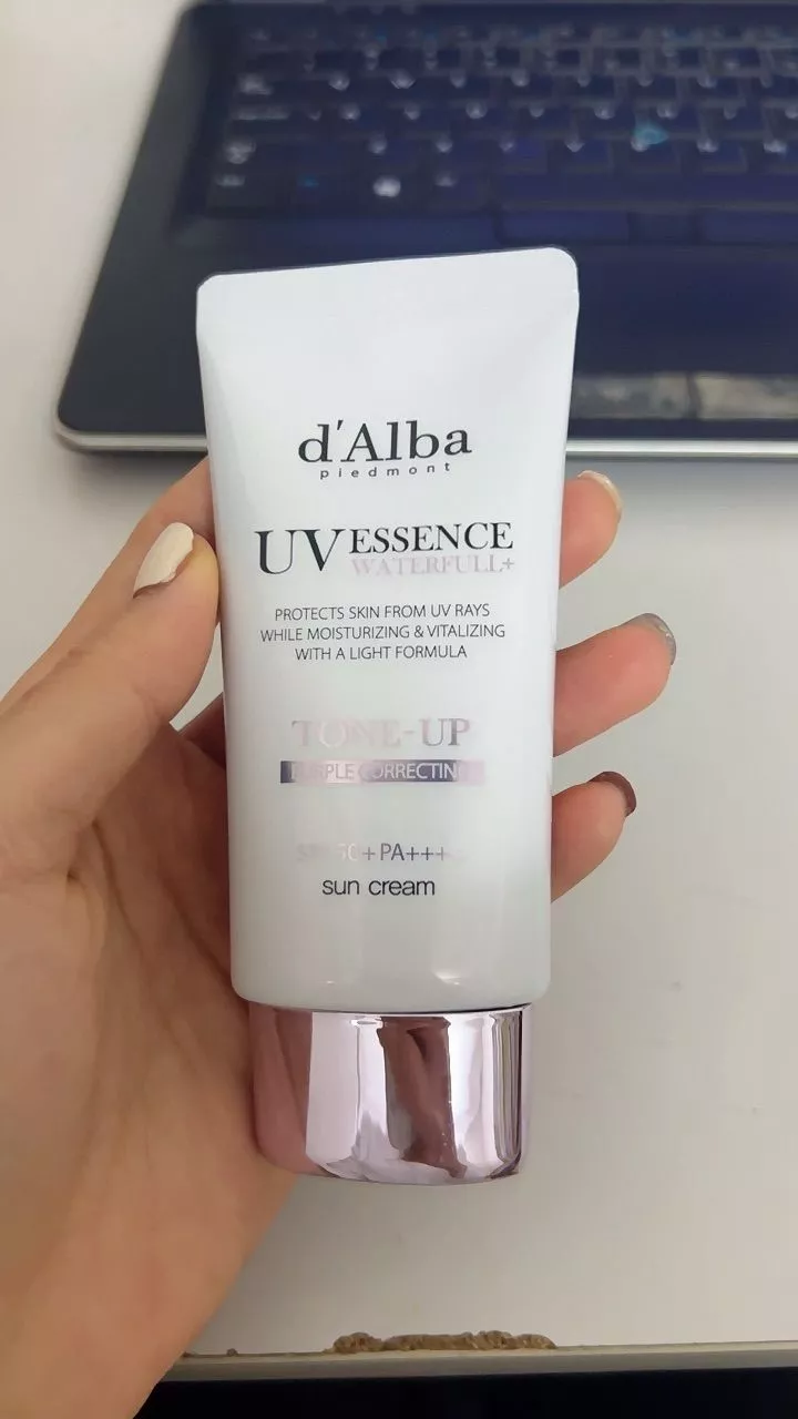 Kem chống nắng nâng tone d'Alba Waterfull Tone-Up Purple Correcting