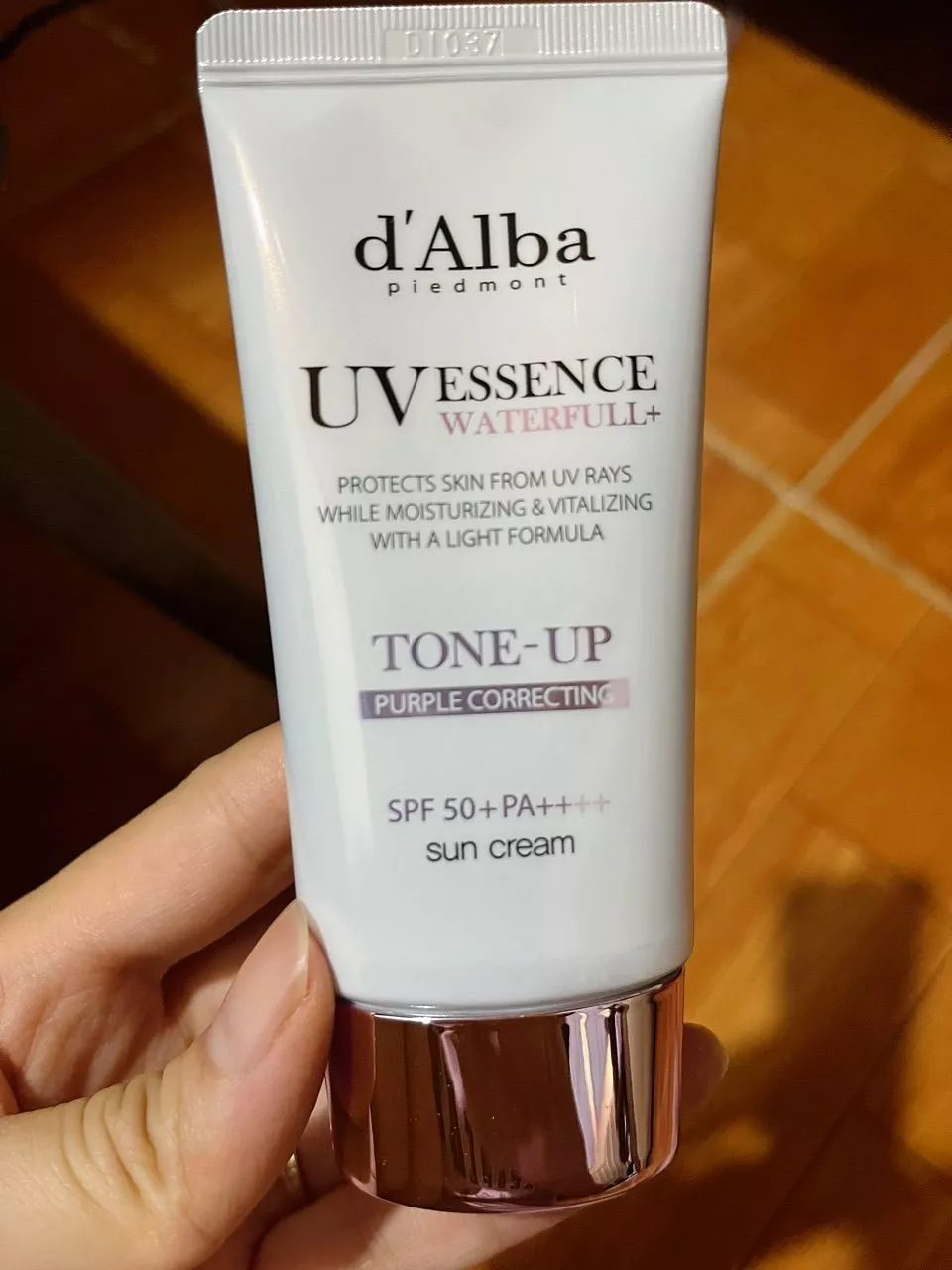 Kem chống nắng nâng tone d'Alba Waterfull Tone-Up Purple Correcting