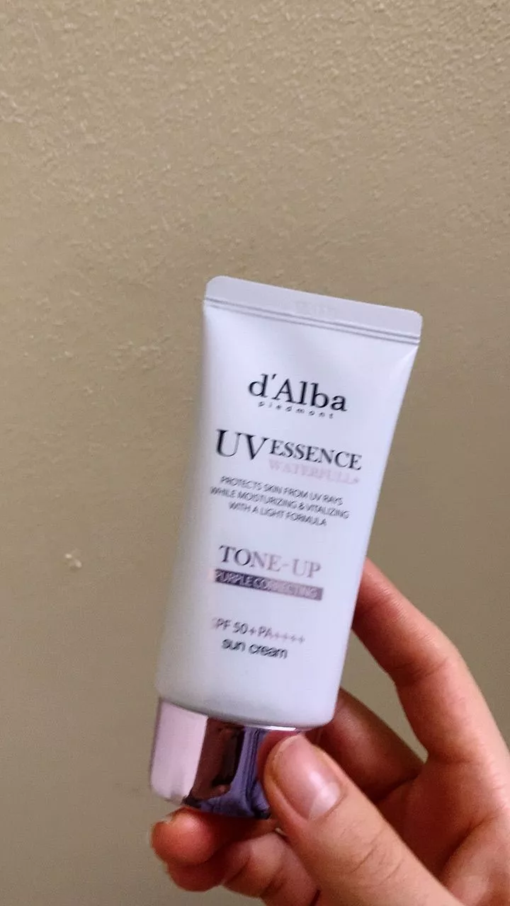 Kem chống nắng nâng tone d'Alba Waterfull Tone-Up Purple Correcting