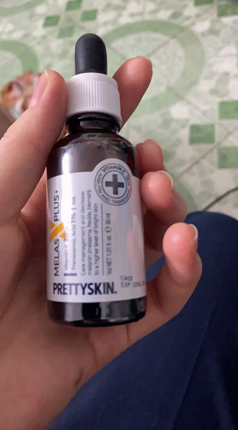 Tinh Chất Dưỡng Trắng Mờ Thâm Nám Pretty Skin Melas X Plus+ - Chuyên Sâu Với 20% Vitamin C, Arbutin & HA, Dưỡng Da Sáng Mịn, Giúp Da Khỏe Mạnh
