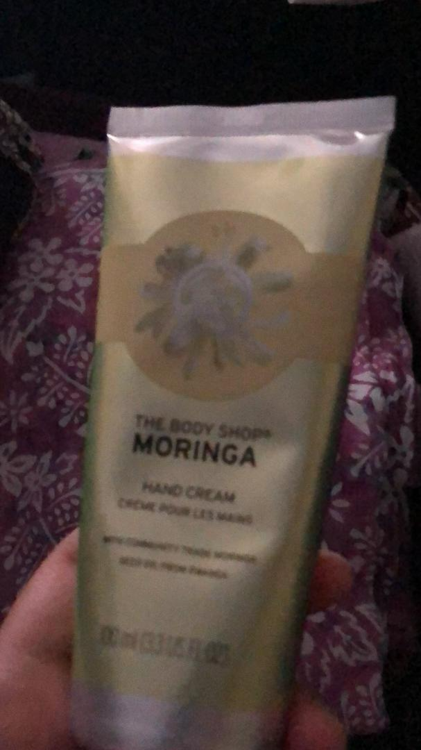 Kem Dưỡng Tay The Body Shop Moringa Hand Cream - Giúp Làm Mềm và Bảo Vệ Da Tay, Thẩm Thấu Nhanh, Hương Hoa Chùm Ngây 100ml