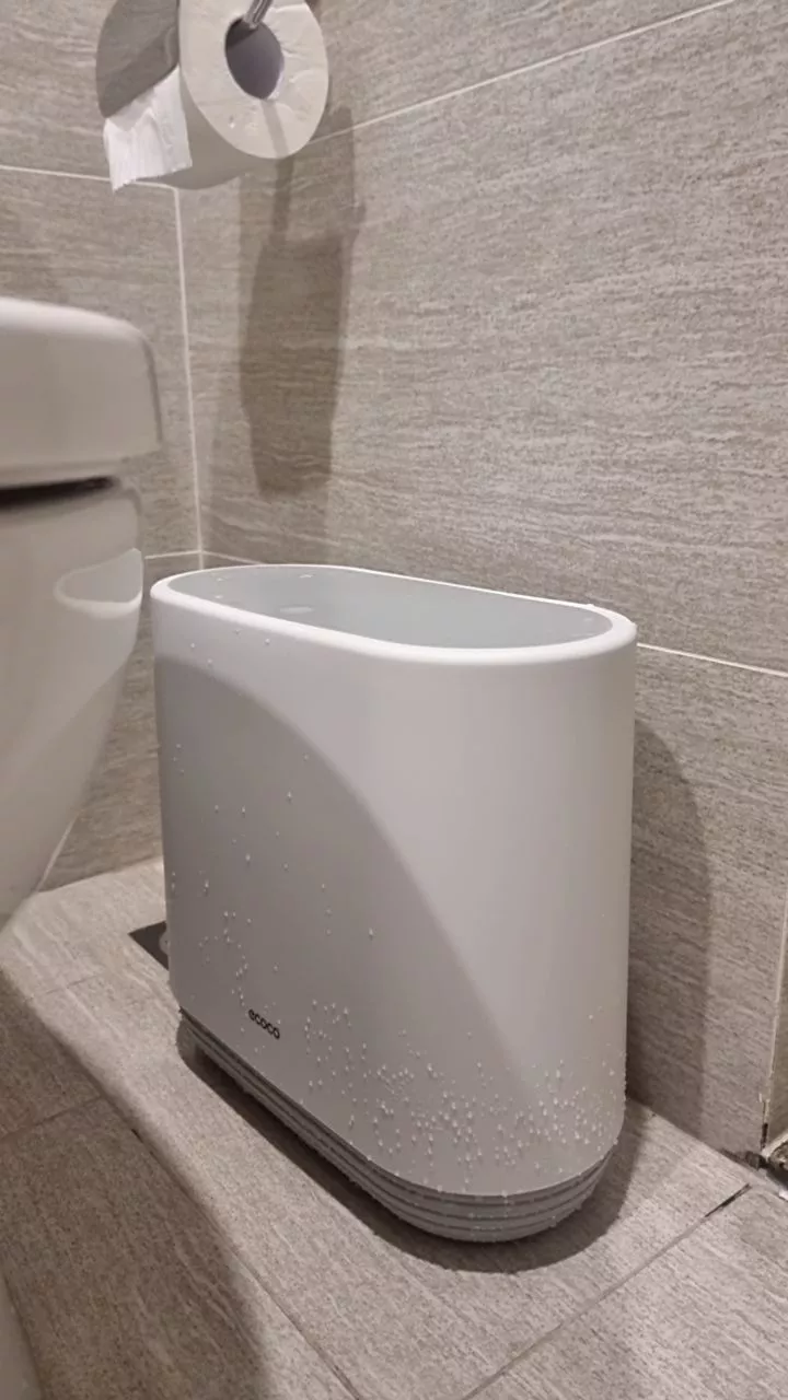 Thùng rác Ecoco E1906 10L - Thiết kế nhỏ gọn, chất liệu nhựa ABS cao cấp, phù hợp dùng cho nhà ở và văn phòng, dễ vệ sinh.