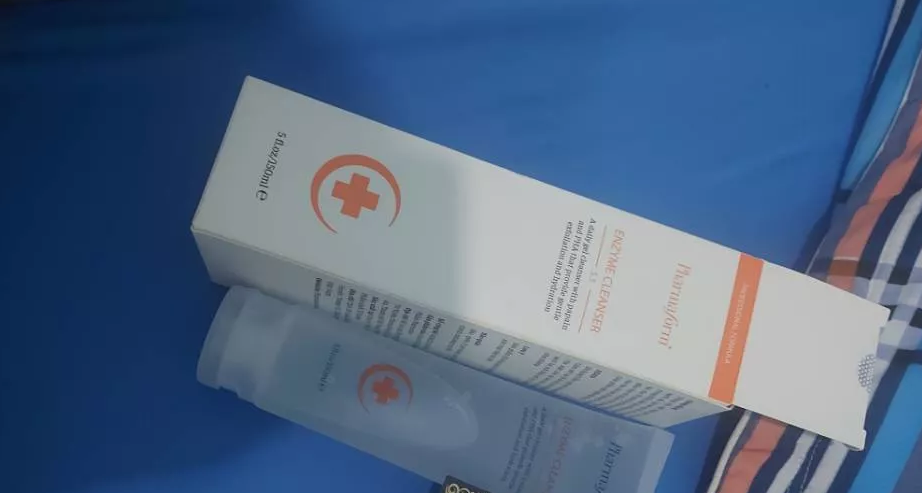 Sữa Rửa Mặt Pharmaform Enzyme Cleanser 150ml - Gel Làm Sạch Da Nhạy Cảm, Tẩy Tế Bào Chết, Giúp Da Sáng Mịn