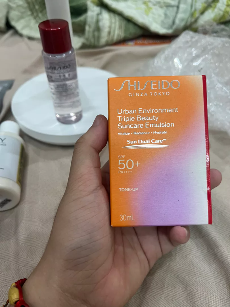 Kem Chống Nắng Shiseido Urban Environment Triple Beauty Emulsion SPF50+ PA++++ - Bảo Vệ Da, Dưỡng Ẩm, Dễ Dàng Làm Đẹp