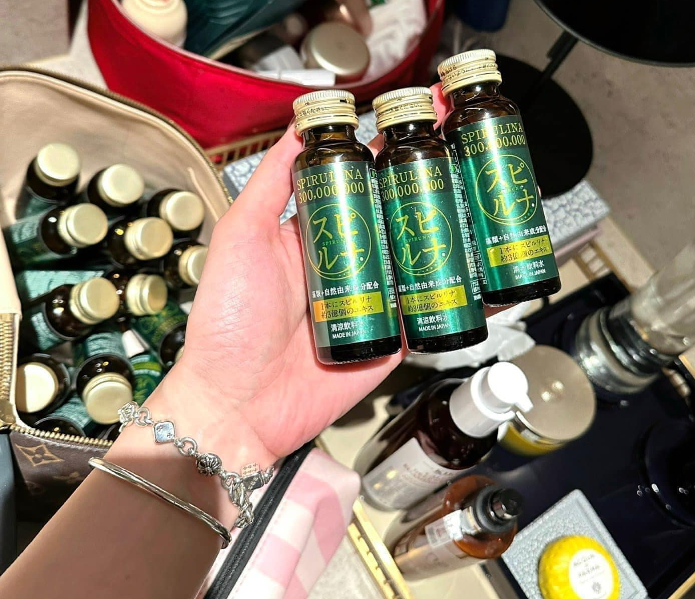 Nước Uống Hayari Spirulina 300 Triệu Siêu Vi Tảo - Chống Lão Hóa, Tăng Cường Sức Khỏe & Làm Đẹp Da, Hộp 10 Chai 50ml
