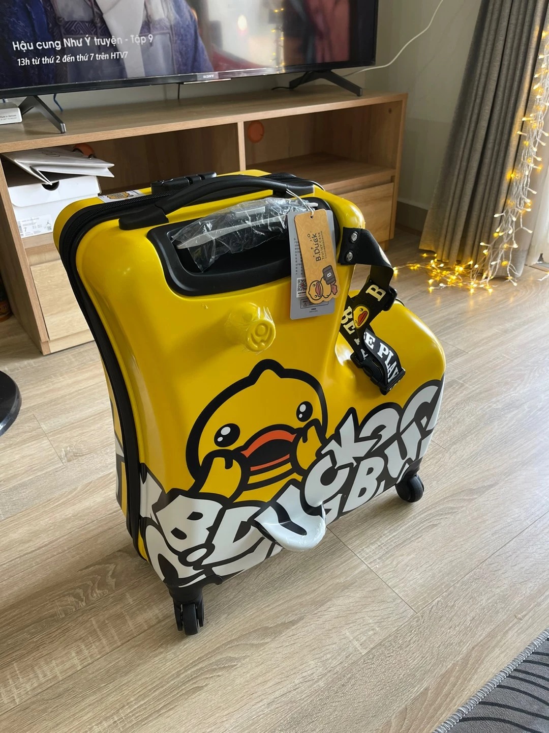 Vali Kéo Cho Bé Kiêm Xe Ngồi Bduck Limited Version - Thiết Kế Ngộ Nghĩnh, Chất Liệu Nhựa ABS Siêu Bền, Phù Hợp Trẻ 1-10 Tuổi