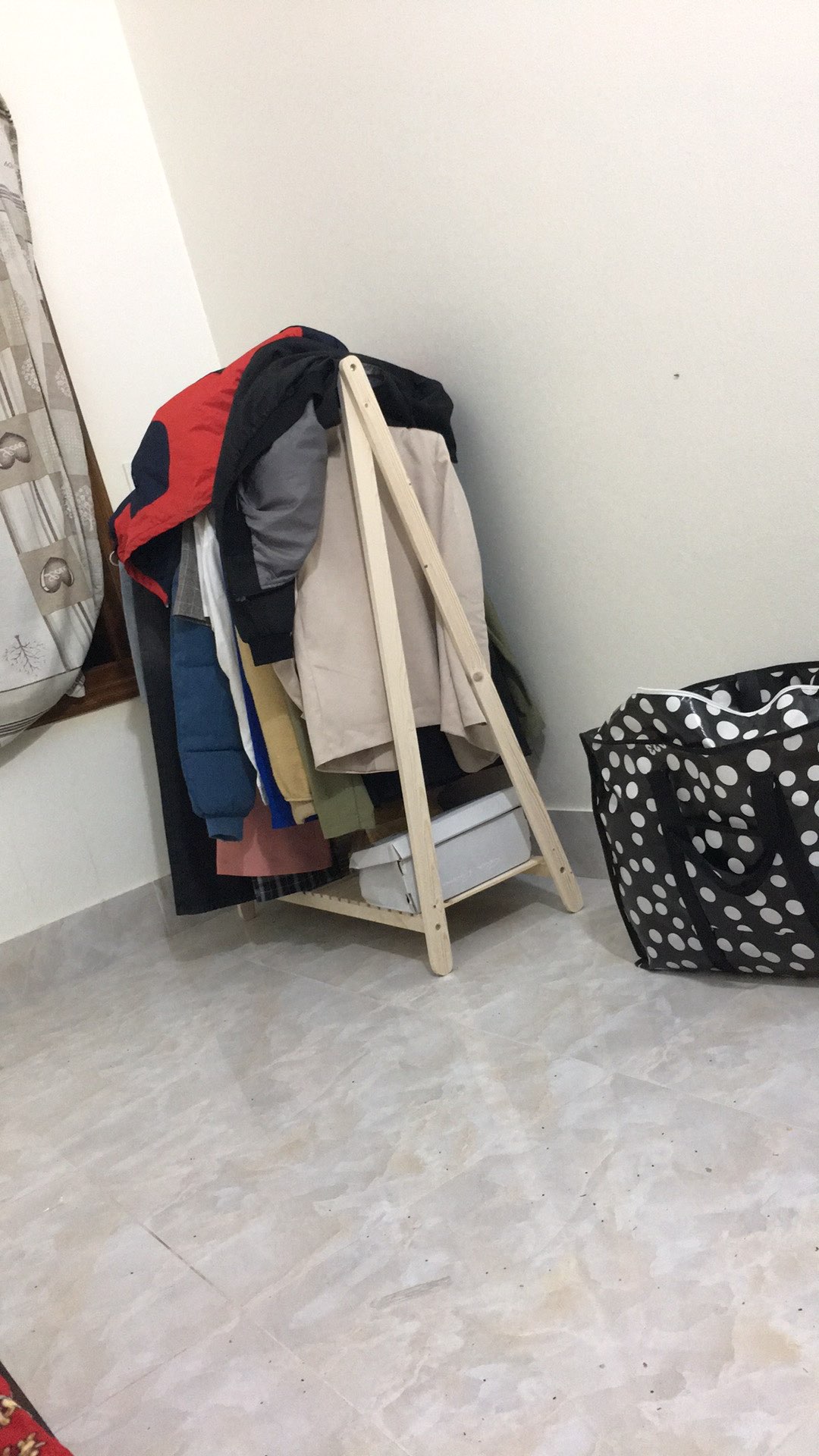 Giá Treo Đồ Chữ A Bằng Gỗ Có Kệ Để Đồ - Giải Pháp Trang Trí Tiện Lợi, Tiết Kiệm Không Gian Phòng Khách, Đồ Nội Thất Sang Trọng