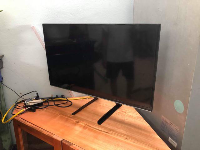 Chân Đế TV Để Bàn TV01 - Chân Đế Chắc Chắn Cho Tivi 24-40 Inch, Chất Liệu Thép, Thiết Kế Đẹp và Dễ Lắp Đặt