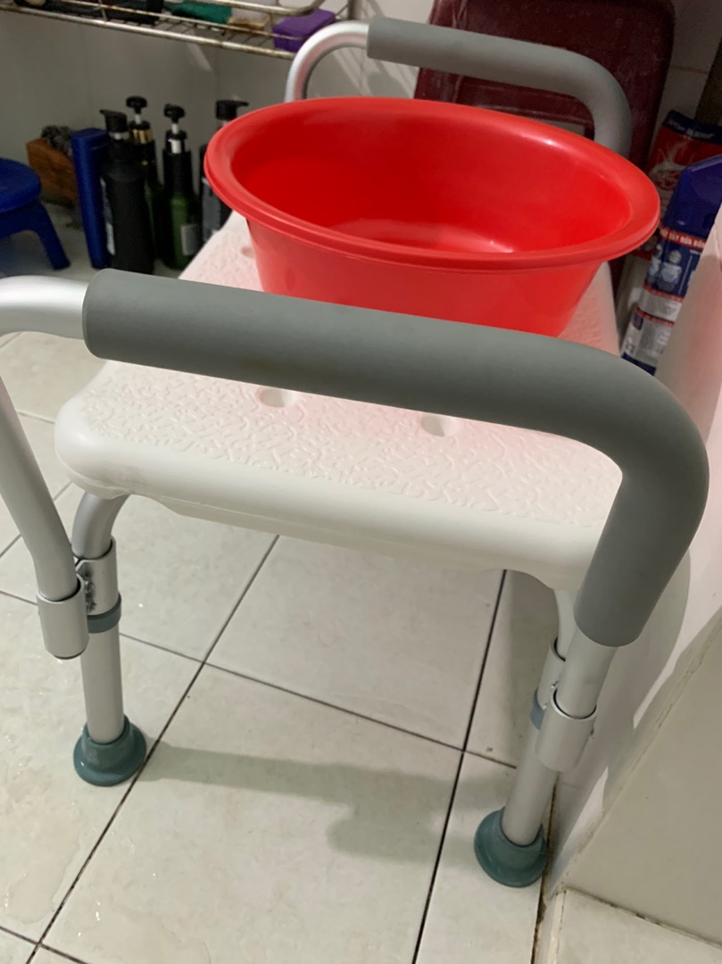 Ghế Tắm Khung Nhôm Lucass SC-98TL Có Tựa Lưng & Tay Vịn - Ghế Ngồi Tắm Cho Người Già, Chất Liệu ABS Cao Cấp, An Toàn Chống Trơn Trượt
