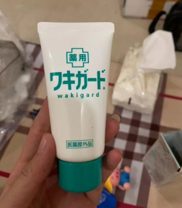 Lăn khử mùi Kobayashi Nhật Bản dạng gel 50g - Giúp se khít lỗ chân lông, làm mềm da và khử mùi lâu dài, lành tính cho mọi loại da.
