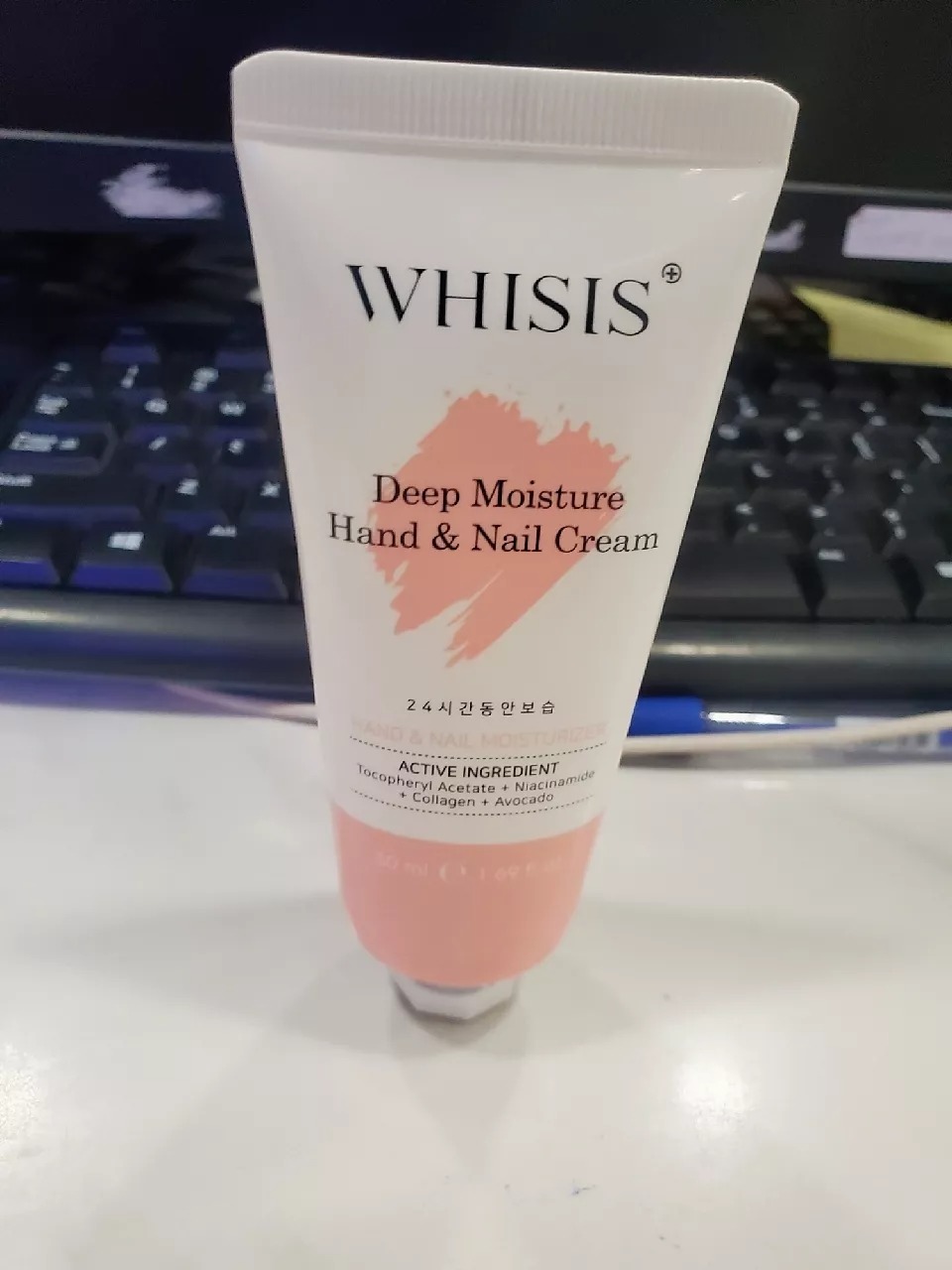 Kem dưỡng da tay hương nước hoa Whisis Deep Moisture Hand & Nail Cream