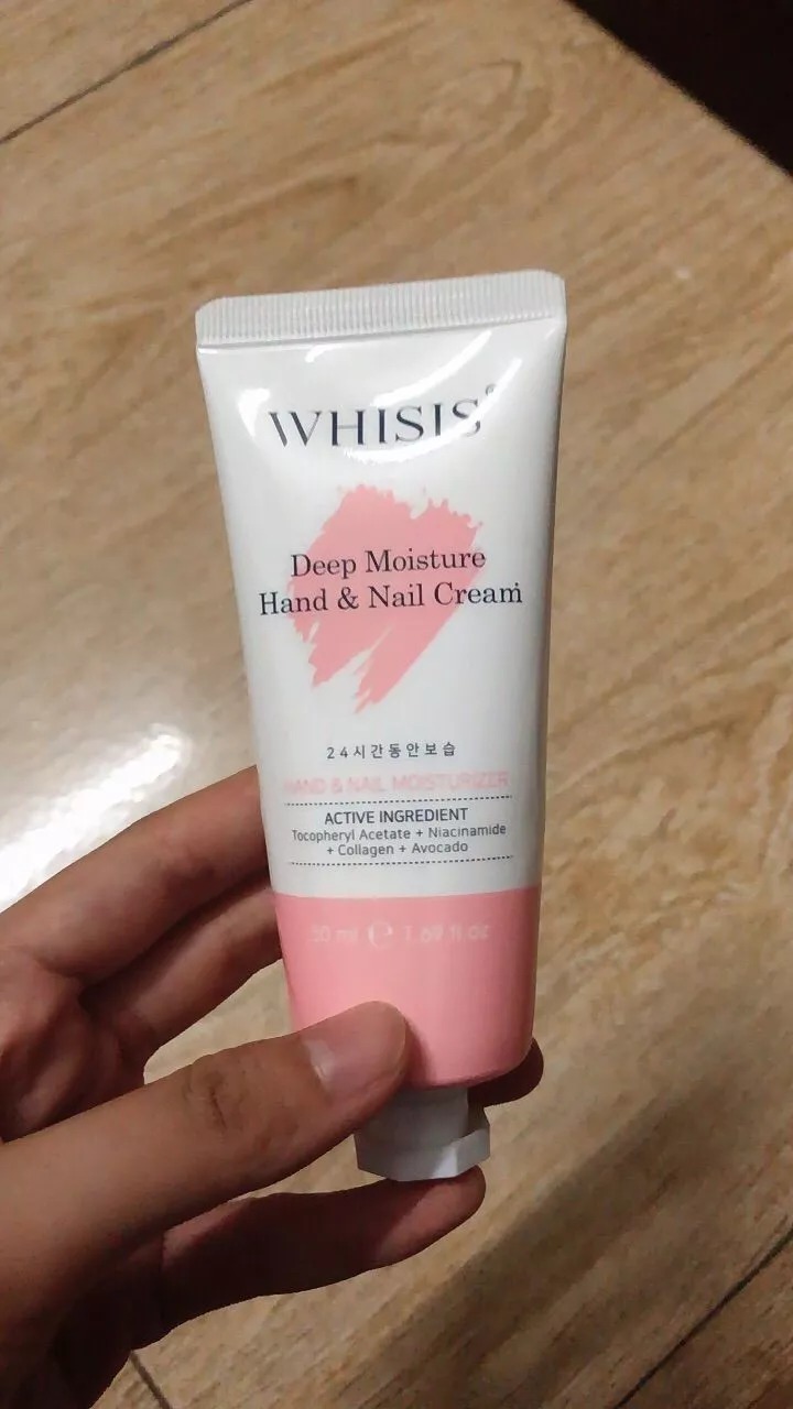 Kem dưỡng da tay hương nước hoa Whisis Deep Moisture Hand & Nail Cream