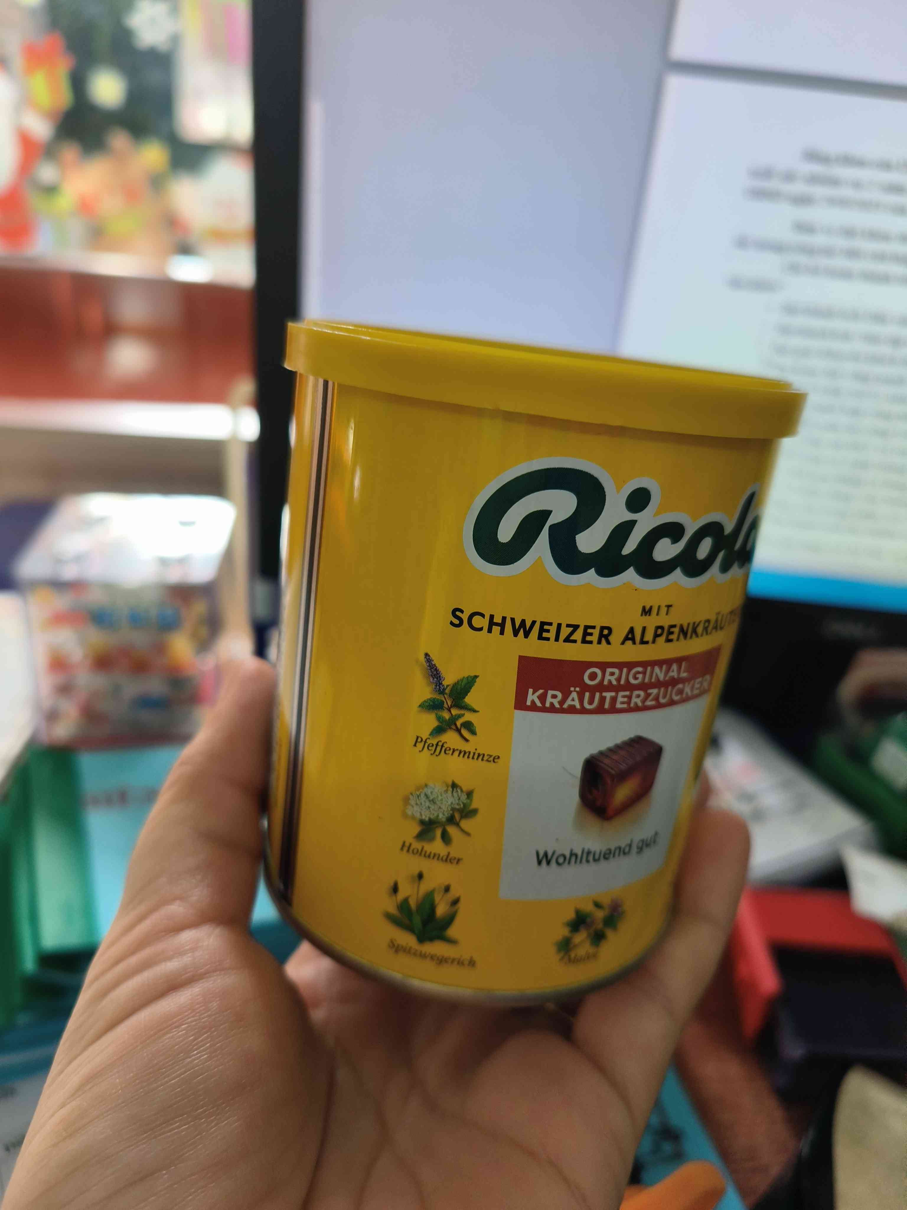 Kẹo ngậm thảo mộc Ricola Schweizer Kräuterzucker 250g - Hỗ trợ giảm ho, làm dịu cổ họng, không đường, hương vị tự nhiên từ 13 loại thảo mộc Đức.