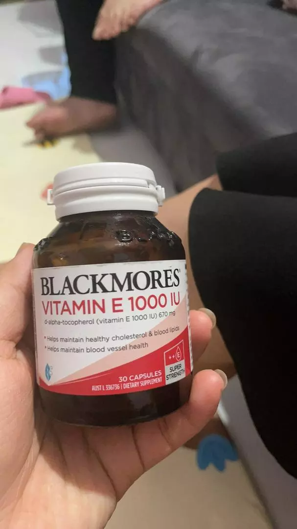 Viên uống Blackmores Natural Vitamin E 1000IU - Hỗ trợ sức khỏe tim mạch và làm đẹp da, hộp 30 viên đến từ Úc