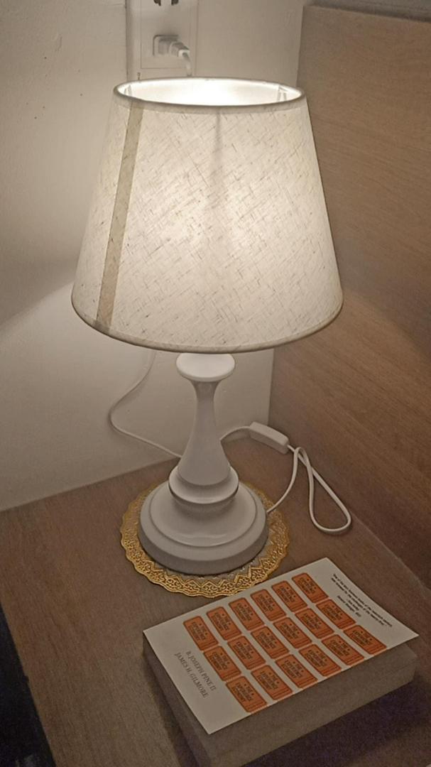 Đèn Ngủ Bàn HUTA T2 - Đèn Thân Thép Sang Trọng Với Chao Vải Lanh 25cm, Điều Chỉnh Độ Sáng, Thiết Kế Hiện Đại, Phụ Kiện Nội Thất Thú Vị