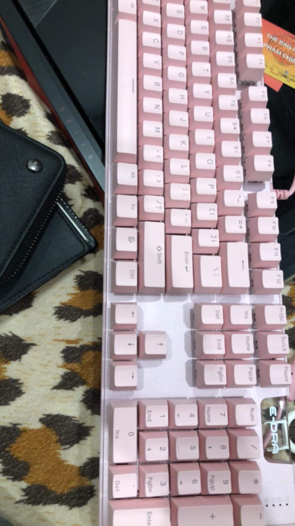 Bàn phím cơ E-DRA EK312 RGB - Bàn phím gaming với đèn LED rực rỡ, thiết kế đẹp, switch cơ chất lượng - Phụ kiện máy tính hoàn hảo cho gamer.