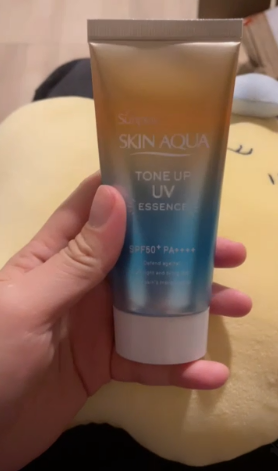 Kem Chống Nắng Sunplay Skin Aqua Tone Up UV Essence Latte Beige SPF50+ PA++++ - Giữ ẩm, Nâng tông da, Phù hợp cho da thường và da khô