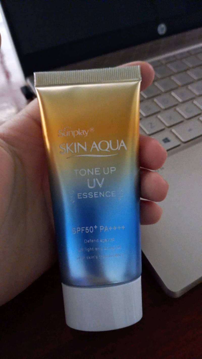 Kem Chống Nắng Sunplay Skin Aqua Tone Up UV Essence Latte Beige SPF50+ PA++++ - Giữ ẩm, Nâng tông da, Phù hợp cho da thường và da khô
